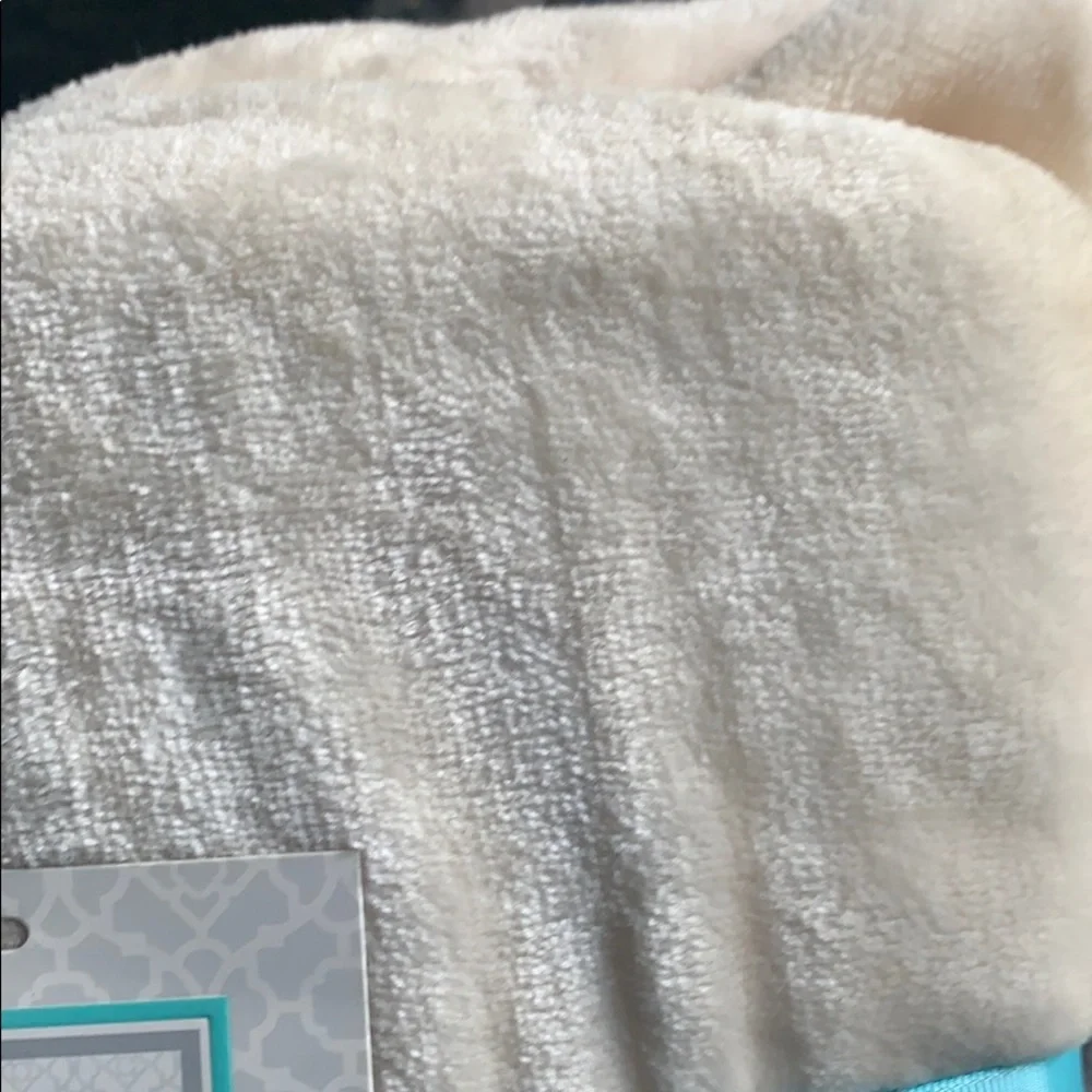 Eagerly plush bedroom or living room‎ Throw
